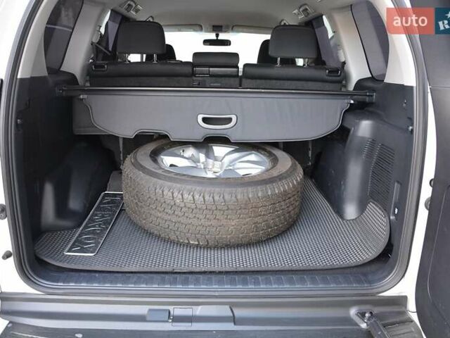 Белый Тойота Ленд Крузер Прадо, объемом двигателя 4 л и пробегом 140 тыс. км за 36500 $, фото 8 на Automoto.ua