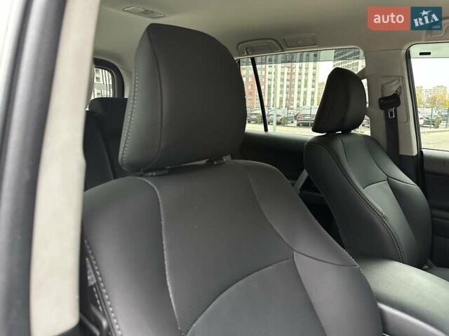 Белый Тойота Ленд Крузер Прадо, объемом двигателя 4 л и пробегом 119 тыс. км за 35450 $, фото 64 на Automoto.ua