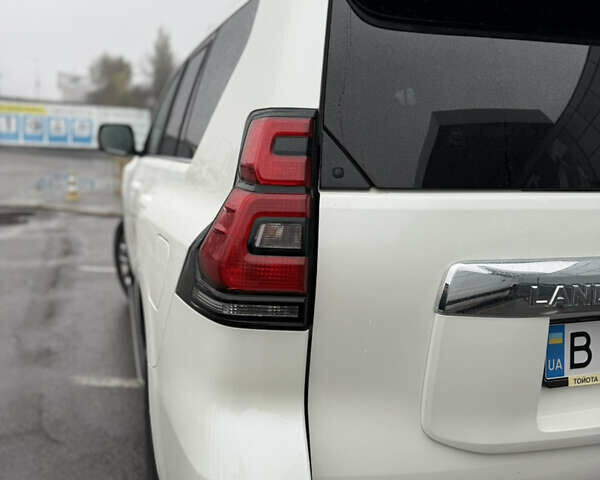 Белый Тойота Ленд Крузер Прадо, объемом двигателя 4 л и пробегом 64 тыс. км за 42900 $, фото 22 на Automoto.ua