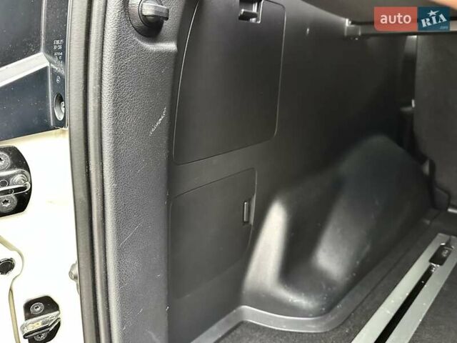 Белый Тойота Ленд Крузер Прадо, объемом двигателя 4 л и пробегом 119 тыс. км за 35450 $, фото 79 на Automoto.ua