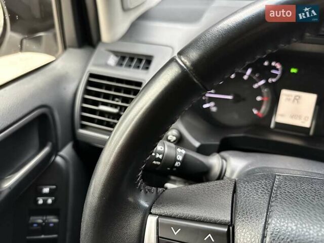 Белый Тойота Ленд Крузер Прадо, объемом двигателя 4 л и пробегом 119 тыс. км за 35450 $, фото 102 на Automoto.ua