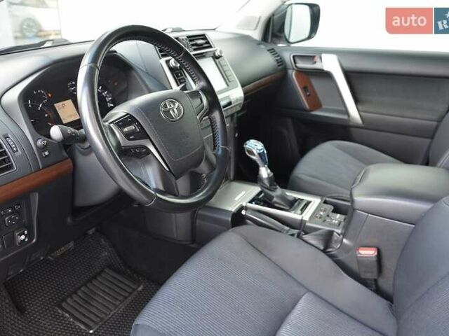 Белый Тойота Ленд Крузер Прадо, объемом двигателя 4 л и пробегом 140 тыс. км за 36500 $, фото 4 на Automoto.ua