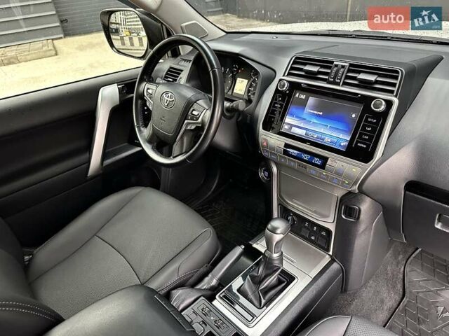 Белый Тойота Ленд Крузер Прадо, объемом двигателя 4 л и пробегом 119 тыс. км за 35450 $, фото 68 на Automoto.ua