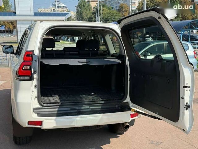 Белый Тойота Ленд Крузер Прадо, объемом двигателя 4 л и пробегом 119 тыс. км за 34950 $, фото 22 на Automoto.ua