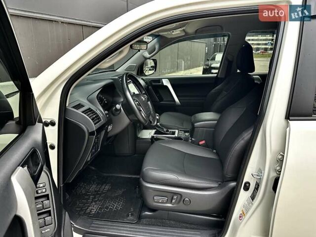 Белый Тойота Ленд Крузер Прадо, объемом двигателя 4 л и пробегом 119 тыс. км за 35450 $, фото 47 на Automoto.ua