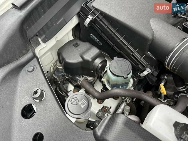 Белый Тойота Ленд Крузер Прадо, объемом двигателя 4 л и пробегом 119 тыс. км за 35450 $, фото 91 на Automoto.ua