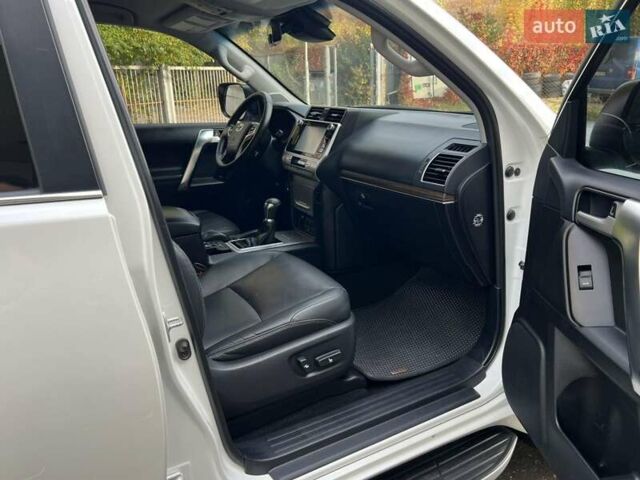 Белый Тойота Ленд Крузер Прадо, объемом двигателя 3.96 л и пробегом 103 тыс. км за 39500 $, фото 40 на Automoto.ua