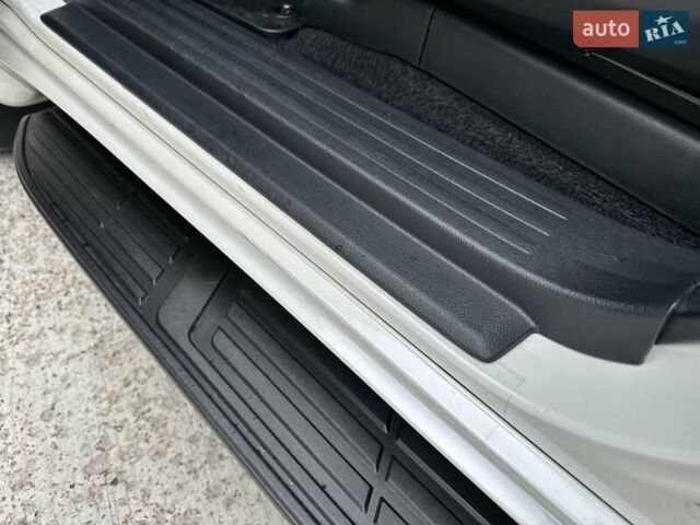 Белый Тойота Ленд Крузер Прадо, объемом двигателя 4 л и пробегом 119 тыс. км за 35450 $, фото 97 на Automoto.ua