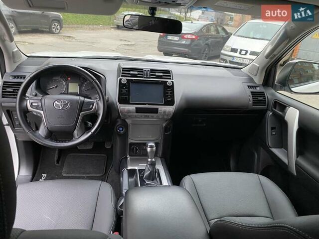 Белый Тойота Ленд Крузер Прадо, объемом двигателя 4 л и пробегом 69 тыс. км за 39900 $, фото 12 на Automoto.ua