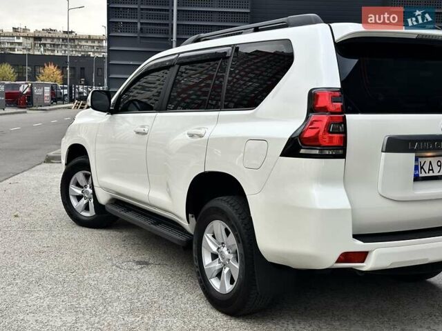 Белый Тойота Ленд Крузер Прадо, объемом двигателя 4 л и пробегом 119 тыс. км за 35450 $, фото 16 на Automoto.ua