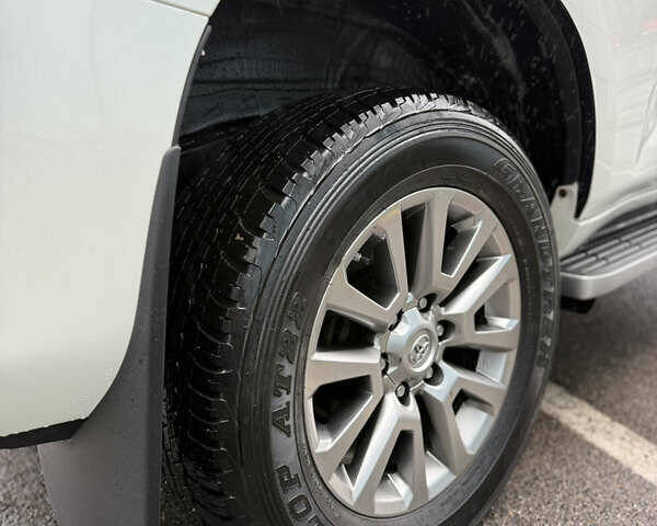 Белый Тойота Ленд Крузер Прадо, объемом двигателя 4 л и пробегом 64 тыс. км за 42900 $, фото 9 на Automoto.ua