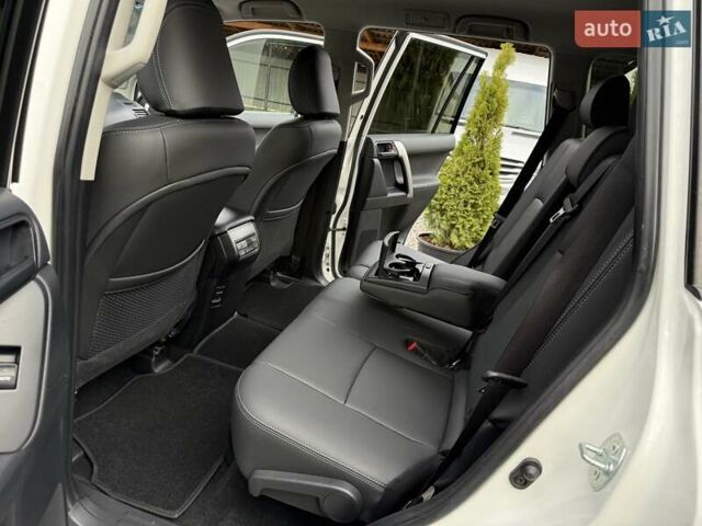 Белый Тойота Ленд Крузер Прадо, объемом двигателя 2.76 л и пробегом 141 тыс. км за 38500 $, фото 33 на Automoto.ua