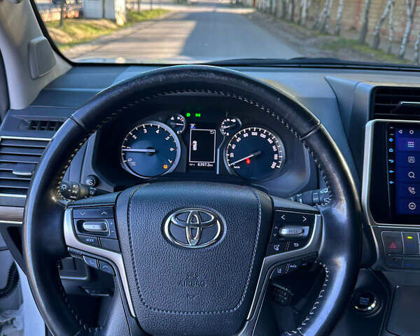 Белый Тойота Ленд Крузер Прадо, объемом двигателя 3.96 л и пробегом 101 тыс. км за 39000 $, фото 8 на Automoto.ua