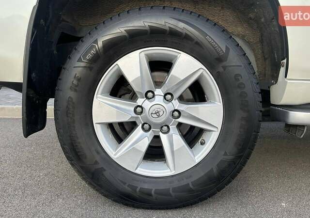 Білий Тойота Ленд Крузер Прадо, об'ємом двигуна 4 л та пробігом 90 тис. км за 39604 $, фото 13 на Automoto.ua