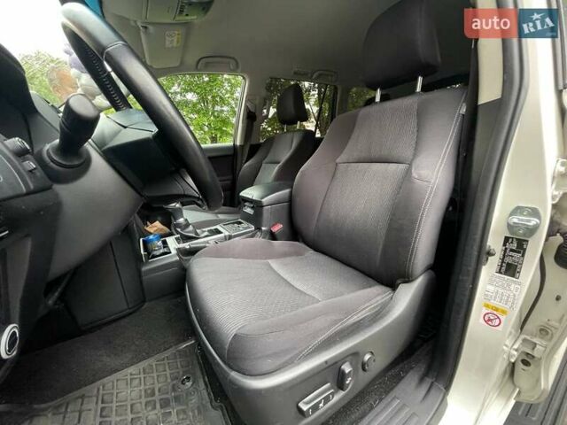 Білий Тойота Ленд Крузер Прадо, об'ємом двигуна 4 л та пробігом 72 тис. км за 38500 $, фото 15 на Automoto.ua