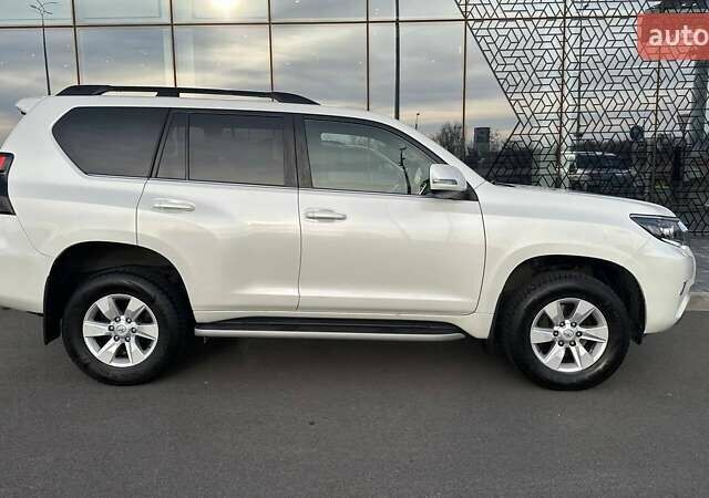 Білий Тойота Ленд Крузер Прадо, об'ємом двигуна 4 л та пробігом 90 тис. км за 39604 $, фото 12 на Automoto.ua