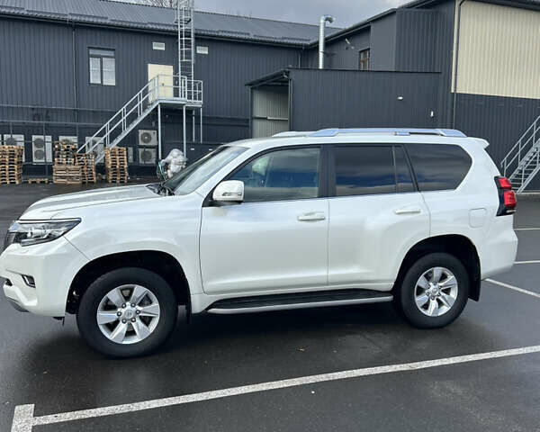 Белый Тойота Ленд Крузер Прадо, объемом двигателя 3.96 л и пробегом 165 тыс. км за 39200 $, фото 3 на Automoto.ua