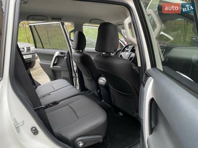 Белый Тойота Ленд Крузер Прадо, объемом двигателя 4 л и пробегом 69 тыс. км за 39900 $, фото 10 на Automoto.ua