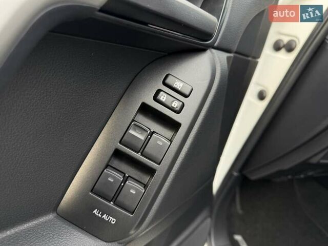 Белый Тойота Ленд Крузер Прадо, объемом двигателя 2.76 л и пробегом 141 тыс. км за 38500 $, фото 54 на Automoto.ua