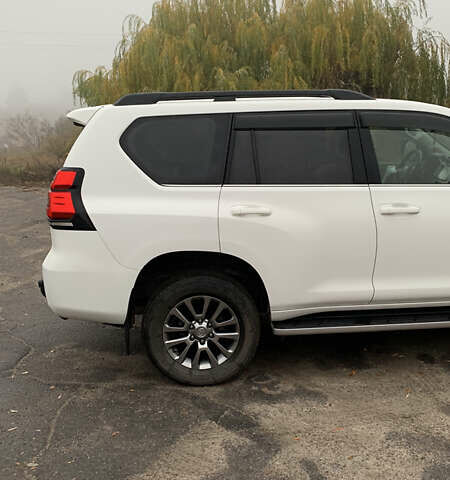 Белый Тойота Ленд Крузер Прадо, объемом двигателя 3.96 л и пробегом 71 тыс. км за 49999 $, фото 4 на Automoto.ua