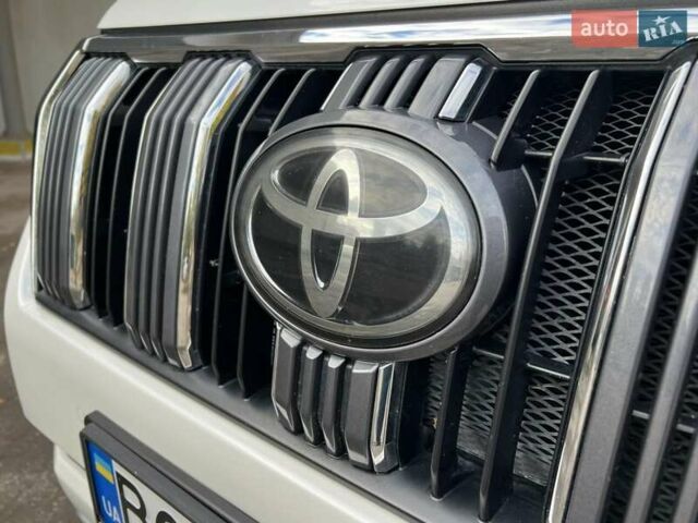 Белый Тойота Ленд Крузер Прадо, объемом двигателя 3.96 л и пробегом 103 тыс. км за 39500 $, фото 14 на Automoto.ua