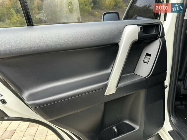 Белый Тойота Ленд Крузер Прадо, объемом двигателя 3.96 л и пробегом 131 тыс. км за 39900 $, фото 34 на Automoto.ua