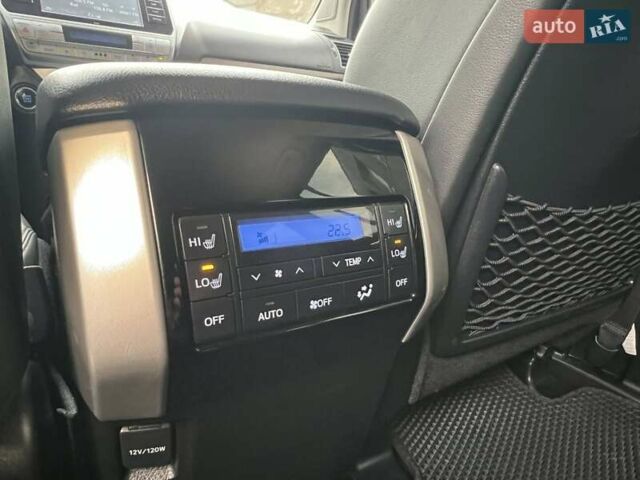 Белый Тойота Ленд Крузер Прадо, объемом двигателя 3.96 л и пробегом 103 тыс. км за 39500 $, фото 36 на Automoto.ua