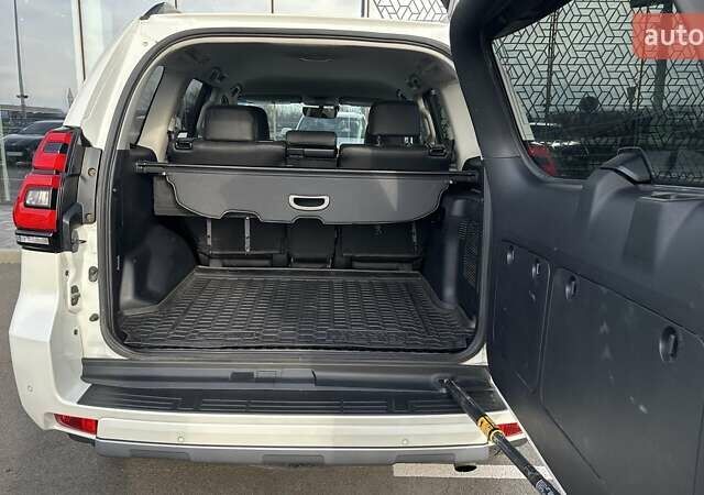 Білий Тойота Ленд Крузер Прадо, об'ємом двигуна 4 л та пробігом 90 тис. км за 39604 $, фото 9 на Automoto.ua