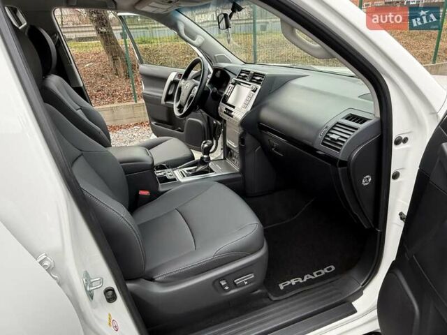 Белый Тойота Ленд Крузер Прадо, объемом двигателя 2.76 л и пробегом 141 тыс. км за 38500 $, фото 28 на Automoto.ua