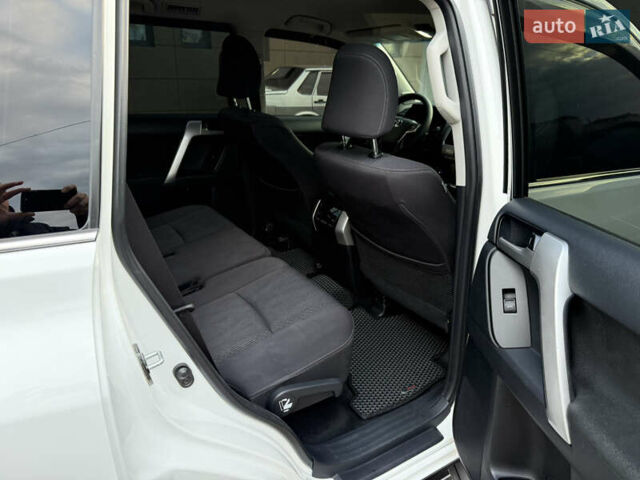 Білий Тойота Ленд Крузер Прадо, об'ємом двигуна 3.96 л та пробігом 175 тис. км за 32500 $, фото 14 на Automoto.ua