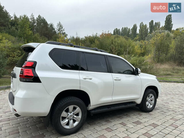 Белый Тойота Ленд Крузер Прадо, объемом двигателя 3.96 л и пробегом 131 тыс. км за 39900 $, фото 11 на Automoto.ua