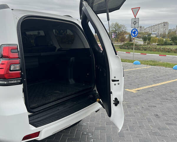 Белый Тойота Ленд Крузер Прадо, объемом двигателя 2.76 л и пробегом 146 тыс. км за 35000 $, фото 14 на Automoto.ua