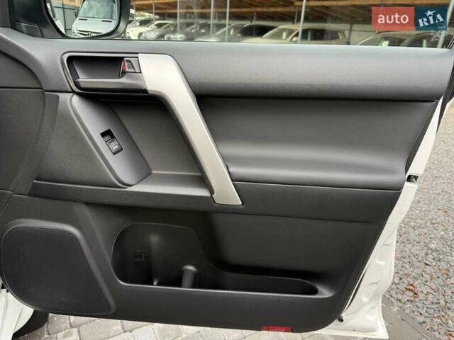 Белый Тойота Ленд Крузер Прадо, объемом двигателя 2.76 л и пробегом 141 тыс. км за 38500 $, фото 55 на Automoto.ua