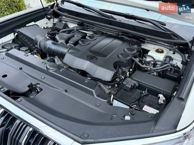 Белый Тойота Ленд Крузер Прадо, объемом двигателя 4 л и пробегом 79 тыс. км за 38700 $, фото 68 на Automoto.ua