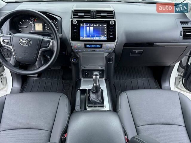 Белый Тойота Ленд Крузер Прадо, объемом двигателя 4 л и пробегом 79 тыс. км за 38700 $, фото 34 на Automoto.ua