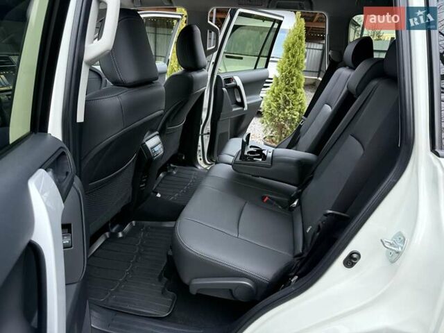 Белый Тойота Ленд Крузер Прадо, объемом двигателя 4 л и пробегом 79 тыс. км за 38700 $, фото 42 на Automoto.ua