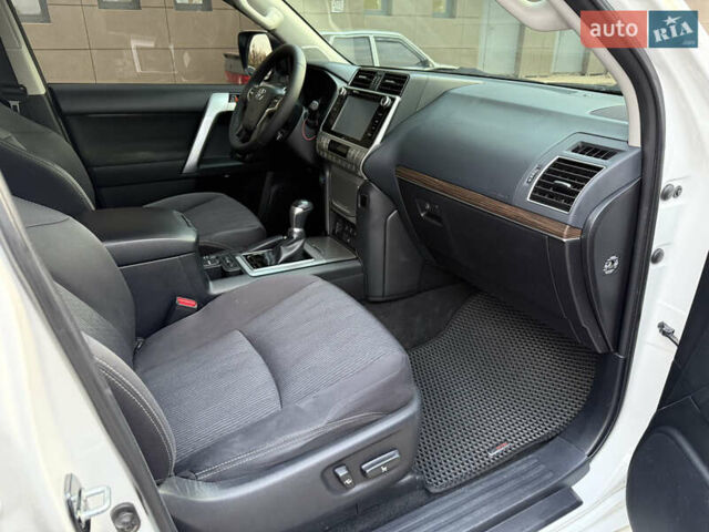 Белый Тойота Ленд Крузер Прадо, объемом двигателя 4 л и пробегом 175 тыс. км за 33500 $, фото 13 на Automoto.ua