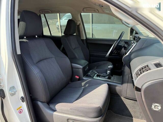 Белый Тойота Ленд Крузер Прадо, объемом двигателя 4 л и пробегом 119 тыс. км за 34950 $, фото 10 на Automoto.ua