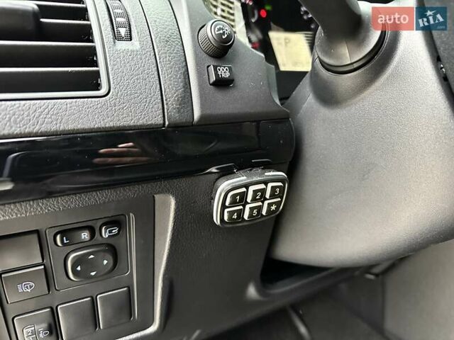 Белый Тойота Ленд Крузер Прадо, объемом двигателя 4 л и пробегом 119 тыс. км за 35450 $, фото 83 на Automoto.ua