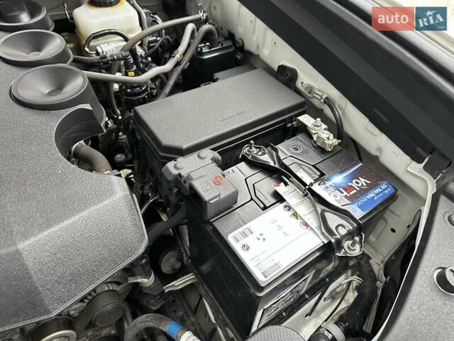 Белый Тойота Ленд Крузер Прадо, объемом двигателя 4 л и пробегом 119 тыс. км за 35450 $, фото 92 на Automoto.ua