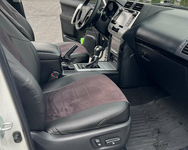 Белый Тойота Ленд Крузер Прадо, объемом двигателя 2.76 л и пробегом 146 тыс. км за 35000 $, фото 19 на Automoto.ua