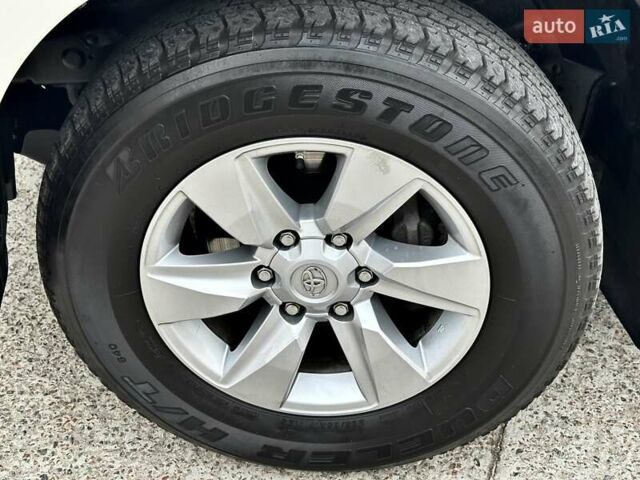 Белый Тойота Ленд Крузер Прадо, объемом двигателя 4 л и пробегом 119 тыс. км за 35450 $, фото 10 на Automoto.ua