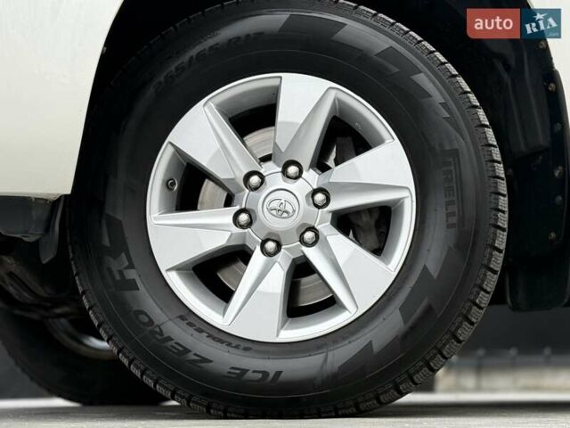 Белый Тойота Ленд Крузер Прадо, объемом двигателя 4 л и пробегом 79 тыс. км за 38700 $, фото 32 на Automoto.ua