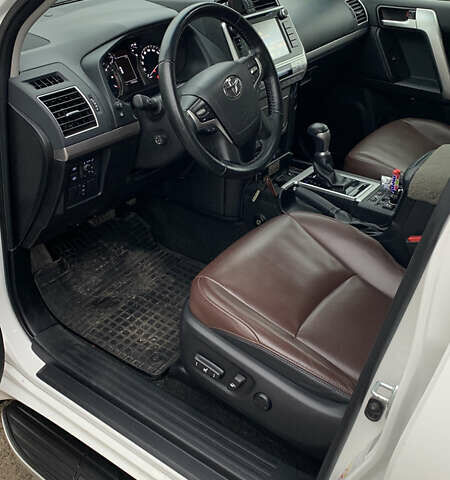 Белый Тойота Ленд Крузер Прадо, объемом двигателя 3.96 л и пробегом 71 тыс. км за 49999 $, фото 12 на Automoto.ua