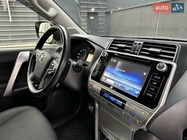 Белый Тойота Ленд Крузер Прадо, объемом двигателя 4 л и пробегом 119 тыс. км за 35450 $, фото 69 на Automoto.ua