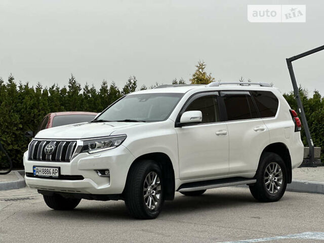 Белый Тойота Ленд Крузер Прадо, объемом двигателя 2.76 л и пробегом 127 тыс. км за 40999 $, фото 2 на Automoto.ua