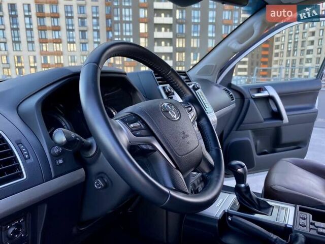 Білий Тойота Ленд Крузер Прадо, об'ємом двигуна 4 л та пробігом 67 тис. км за 44900 $, фото 102 на Automoto.ua