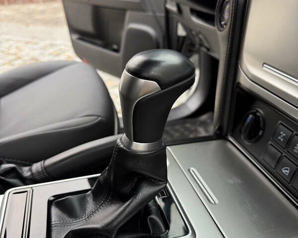 Белый Тойота Ленд Крузер Прадо, объемом двигателя 3.96 л и пробегом 50 тыс. км за 41999 $, фото 19 на Automoto.ua