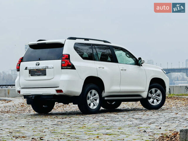 Белый Тойота Ленд Крузер Прадо, объемом двигателя 3.96 л и пробегом 50 тыс. км за 41999 $, фото 171 на Automoto.ua