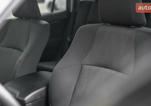 Белый Тойота Ленд Крузер Прадо, объемом двигателя 4 л и пробегом 28 тыс. км за 39990 $, фото 14 на Automoto.ua